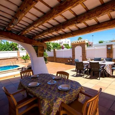 R116 Con Piscina Privada En Cunit