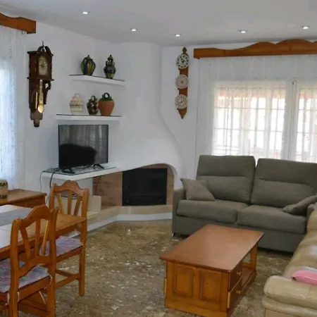 R116 Con Piscina Privada En Cunit
